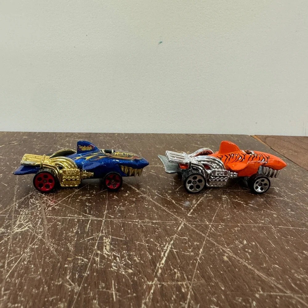 Pair (2) Hot Wheels Track Aces Sharkruiser‎ 1986 Diecast Car Orange Blue Vintage